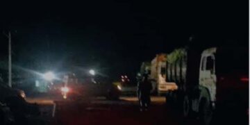 BIG ACCIDENT : भीषण सड़क हादसा, परिजनों और ग्रामीणों ने मुख्य मार्ग किया जाम, डभरा थाना का मामला