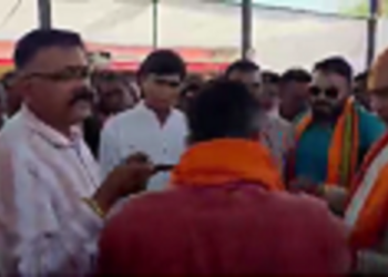 Video Viral : वाह रे सुशासन तिहार…भाजपा कार्यकर्ता और अधिकारी की तीखी बहस, मुँह छिपाते दिखे विधायक