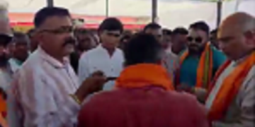Video Viral : वाह रे सुशासन तिहार…भाजपा कार्यकर्ता और अधिकारी की तीखी बहस, मुँह छिपाते दिखे विधायक