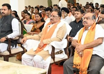 PM Modi ने ‘मन की बात’ में बार-बार की छत्तीसगढ़ का जिक्र, सीएम साय ने युवाओं और आमजनों के साथ सुनी 136वीं कड़ी