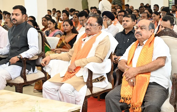 PM Modi ने ‘मन की बात’ में बार-बार की छत्तीसगढ़ का जिक्र, सीएम साय ने युवाओं और आमजनों के साथ सुनी 136वीं कड़ी